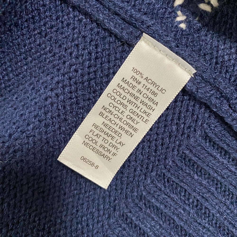 St. John's Bay Navy Blue Sweater with White Stars Small - Picture 4 of 7